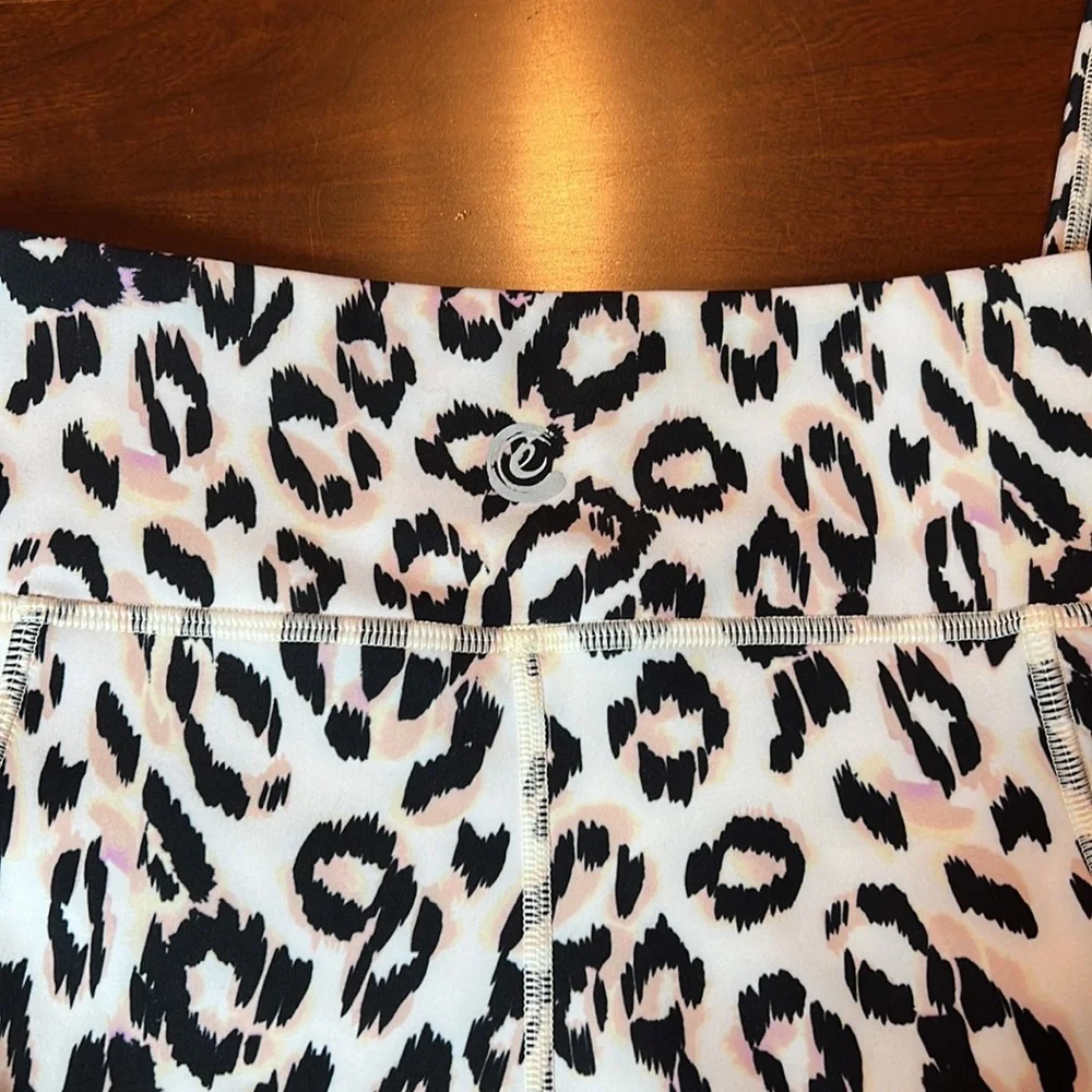 New Johnny Was Calme Endurance High Waist Legging Pockets 7/8 Cheetah Size Small - Picture 6 of 10